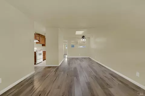 Living - 499 Apple Tree Ln, Fairfield, CA 94533 photo 7 of 14