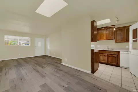 Living - 499 Apple Tree Ln, Fairfield, CA 94533 photo 10 of 14