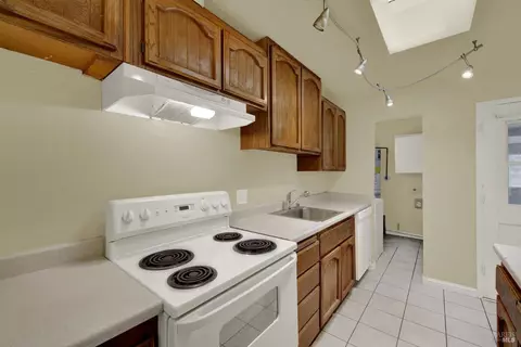 Kitchen - 499 Apple Tree Ln, Fairfield, CA 94533 photo 3 of 3