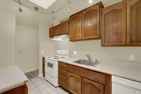 Kitchen - 499 Apple Tree Ln, Fairfield, CA 94533 photo 1 of 3