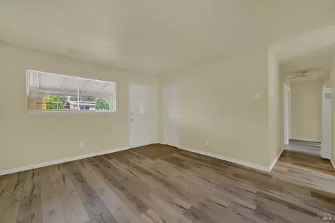 Living - 499 Apple Tree Ln, Fairfield, CA 94533 photo 5 of 14