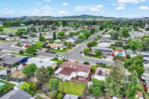 View/Area - 499 Apple Tree Ln, Fairfield, CA 94533 photo 4 of 9