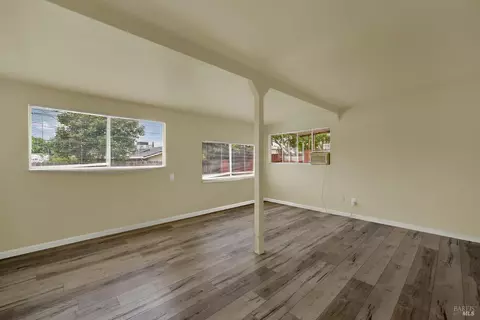 Living - 499 Apple Tree Ln, Fairfield, CA 94533 photo 12 of 14