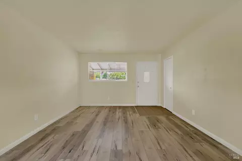 Living - 499 Apple Tree Ln, Fairfield, CA 94533 photo 4 of 14