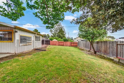 Exterior - 499 Apple Tree Ln, Fairfield, CA 94533 photo 7 of 17