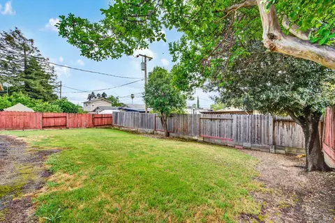 Exterior - 499 Apple Tree Ln, Fairfield, CA 94533 photo 6 of 17