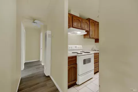 Entry Way - 499 Apple Tree Ln, Fairfield, CA 94533 photo 1 of 2