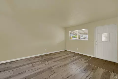 Living - 499 Apple Tree Ln, Fairfield, CA 94533 photo 3 of 14