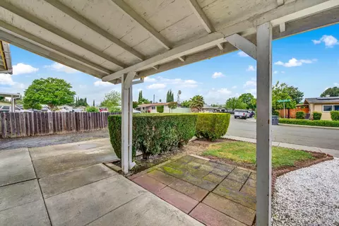 Exterior - 499 Apple Tree Ln, Fairfield, CA 94533 photo 5 of 17