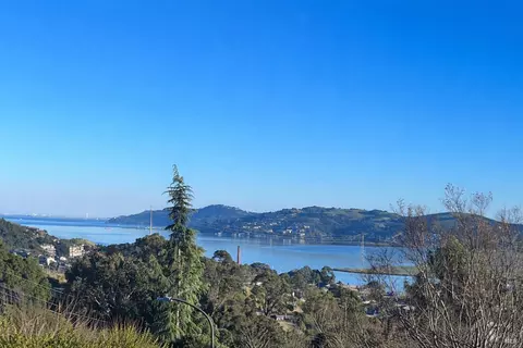 359 Via La Cumbre St, Greenbrae, CA 94904