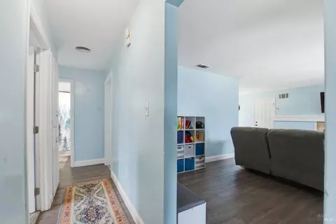 Entry Way - 913 5th St, Fairfield, CA 94533 photo 5 of 5