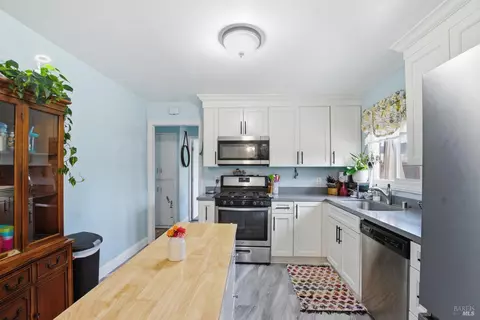 Kitchen - 913 5th St, Fairfield, CA 94533 photo 4 of 4