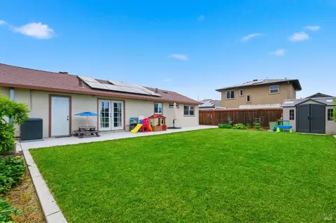 Exterior - 913 5th St, Fairfield, CA 94533 photo 8 of 11