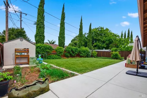 Exterior - 913 5th St, Fairfield, CA 94533 photo 7 of 11