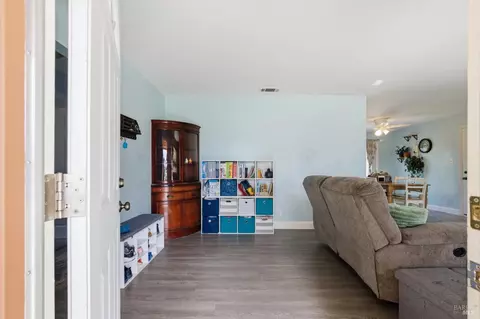 Entry Way - 913 5th St, Fairfield, CA 94533 photo 1 of 5