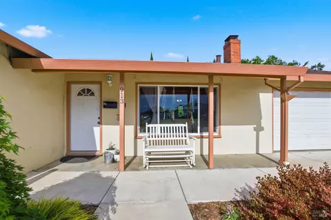 Exterior - 913 5th St, Fairfield, CA 94533 photo 4 of 11