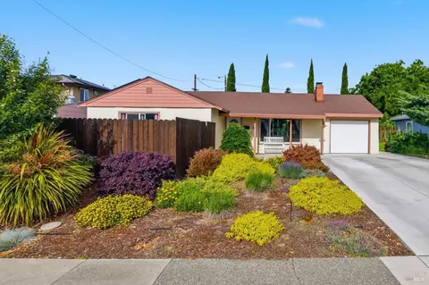 Exterior - 913 5th St, Fairfield, CA 94533 photo 2 of 11