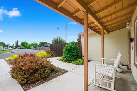 Exterior - 913 5th St, Fairfield, CA 94533 photo 5 of 11