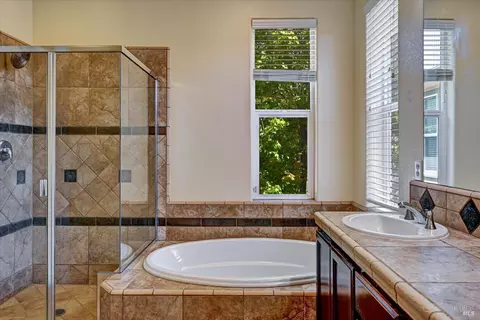 Bath - 1139 Azuar Ave, Vallejo, CA 94592 photo 4 of 7