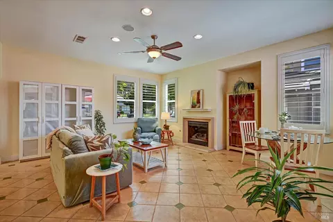 Living - 1139 Azuar Ave, Vallejo, CA 94592 photo 1 of 2