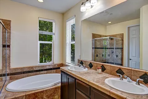 Bath - 1139 Azuar Ave, Vallejo, CA 94592 photo 2 of 7