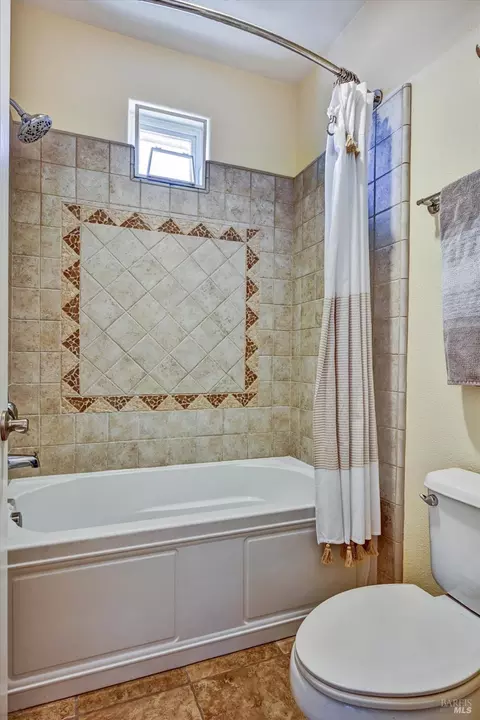 Bath - 1139 Azuar Ave, Vallejo, CA 94592 photo 6 of 7