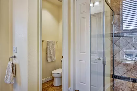 Bath - 1139 Azuar Ave, Vallejo, CA 94592 photo 3 of 7