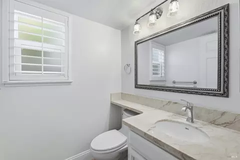 Bath - 2147 Westward Pl, Martinez, CA 94553 photo 3 of 4