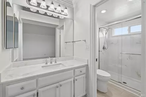 Bath - 2147 Westward Pl, Martinez, CA 94553 photo 2 of 4
