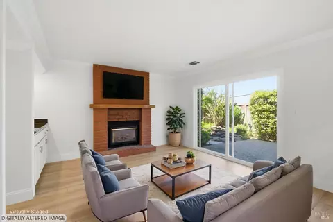 Living - 2147 Westward Pl, Martinez, CA 94553 photo 4 of 5