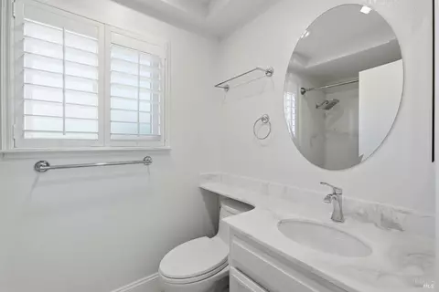 Bath - 2147 Westward Pl, Martinez, CA 94553 photo 4 of 4