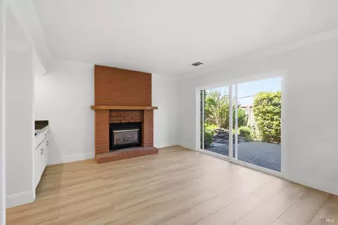 Living - 2147 Westward Pl, Martinez, CA 94553 photo 3 of 5