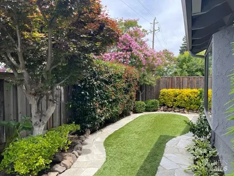 Exterior - 2147 Westward Pl, Martinez, CA 94553 photo 9 of 11