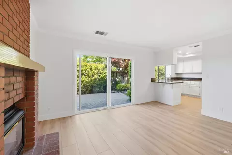 Living - 2147 Westward Pl, Martinez, CA 94553 photo 5 of 5