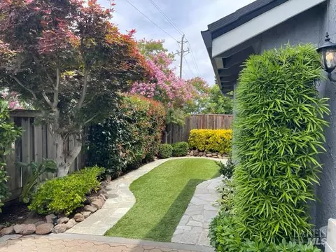 Exterior - 2147 Westward Pl, Martinez, CA 94553 photo 7 of 11