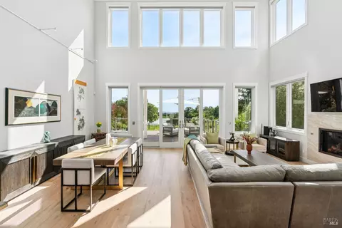 4990 Lakepointe Cir, Santa Rosa, CA 95403