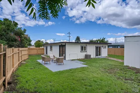 Exterior - 402 Tregaskis Ave, Vallejo, CA 94591 photo 6 of 8