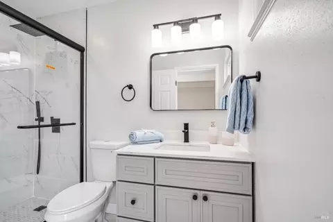 Bath - 402 Tregaskis Ave, Vallejo, CA 94591 photo 2 of 2