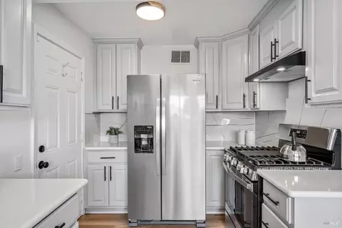 Kitchen - 402 Tregaskis Ave, Vallejo, CA 94591 photo 3 of 3