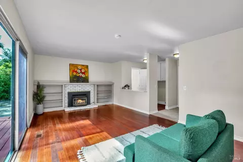 Living - 3447 Springfield Dr, Fairfield, CA 94534 photo 8 of 9