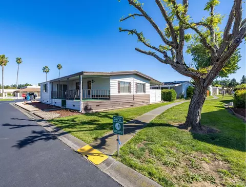 92 Anacapa Dr, Santa Rosa, CA 95403