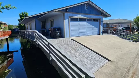 15198 Harbor Ln, Clearlake, CA 95422