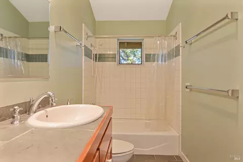 Bath - 251 Cavedale Rd, Sonoma, CA 95476 photo 3 of 3