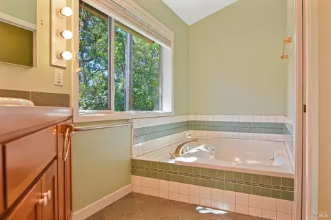 Bath - 251 Cavedale Rd, Sonoma, CA 95476 photo 2 of 3