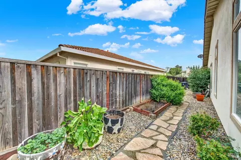 Exterior - 1315 Fullerton Dr, Fairfield, CA 94533 photo 12 of 12
