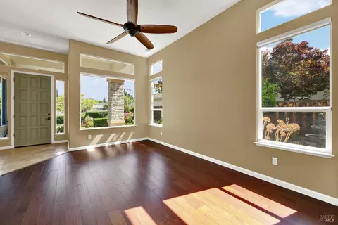 Living - 1315 Fullerton Dr, Fairfield, CA 94533 photo 2 of 8