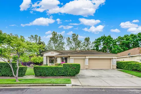 Exterior - 1315 Fullerton Dr, Fairfield, CA 94533 photo 3 of 12
