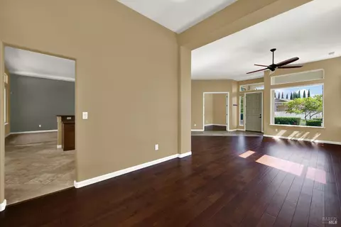 Living - 1315 Fullerton Dr, Fairfield, CA 94533 photo 5 of 8