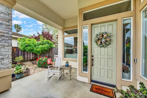 Exterior - 1315 Fullerton Dr, Fairfield, CA 94533 photo 6 of 12