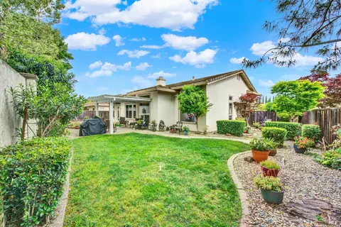 Exterior - 1315 Fullerton Dr, Fairfield, CA 94533 photo 9 of 12